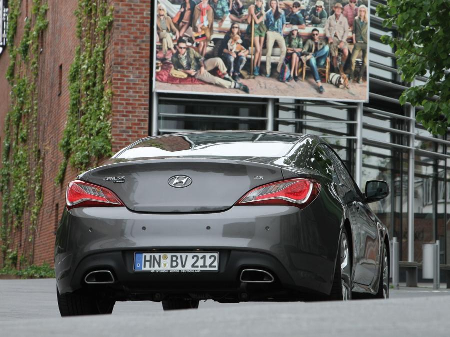  Hyundai Genesis Coupe 2012 года  (фото 3 из 16)